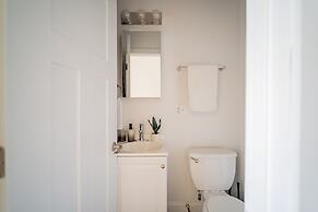 3BR Amazing Apt with Parking in Logan Sq