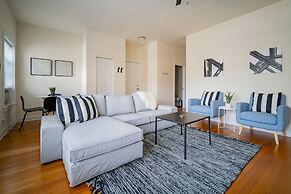 3BR Amazing Apt with Parking in Logan Sq