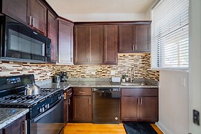 3BR Amazing Apt with Parking in Logan Sq