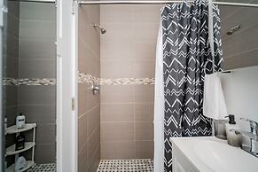 3BR Amazing Apt with Parking in Logan Sq