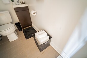 3BR Amazing Apt with Parking in Logan Sq