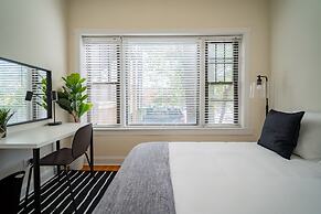 3BR Amazing Apt with Parking in Logan Sq