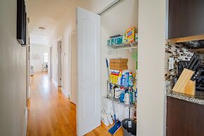 3BR Amazing Apt with Parking in Logan Sq