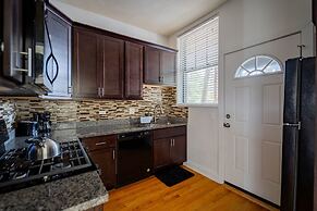 3BR Amazing Apt with Parking in Logan Sq