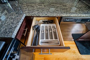 3BR Amazing Apt with Parking in Logan Sq