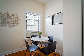 3BR Amazing Apt with Parking in Logan Sq