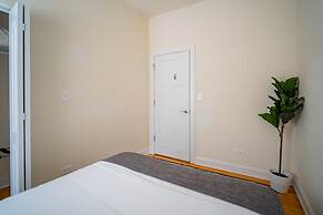 3BR Amazing Apt with Parking in Logan Sq