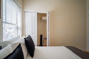 3BR Amazing Apt with Parking in Logan Sq