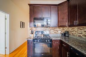 3BR Amazing Apt with Parking in Logan Sq