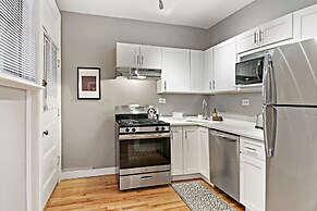Cozy Modern 1BR Apt in Boystown