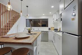 Tranquil Sunset Retreat - Spa - Netflix