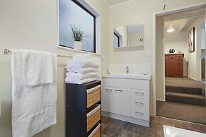 Tranquil Sunset Retreat - Spa - Netflix