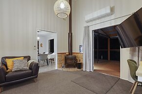 Tranquil Sunset Retreat - Spa - Netflix