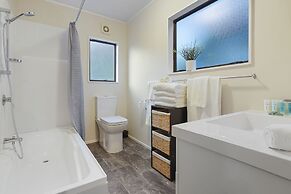 Tranquil Sunset Retreat - Spa - Netflix