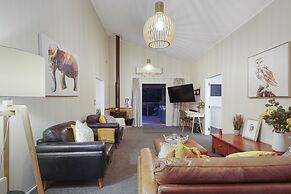 Tranquil Sunset Retreat - Spa - Netflix