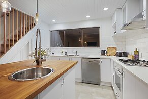 Tranquil Sunset Retreat - Spa - Netflix