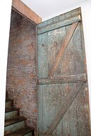 Bischoff Inn - Former 1870 Furniture Factory Now 5 Room Boutique Hotel