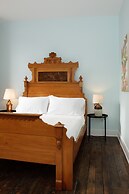 Bischoff Inn - Former 1870 Furniture Factory Now 5 Room Boutique Hotel
