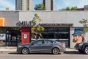 Newly Decorated 1BR 1BA Apt in Lake View