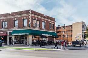 Newly Decorated 1BR 1BA Apt in Lake View