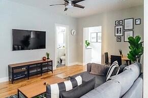 Newly Decorated 1BR 1BA Apt in Lake View