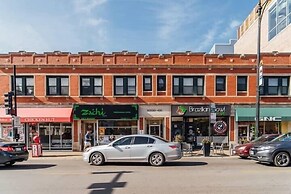 Newly Decorated 1BR 1BA Apt in Lake View