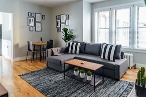 Newly Decorated 1BR 1BA Apt in Lake View
