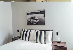 Newly Decorated 1BR 1BA Apt in Lake View