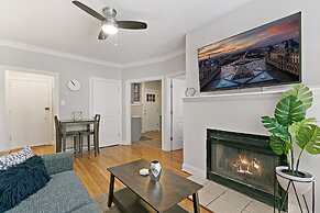 Lively Rejuvenating 1BR Apt in Lake View
