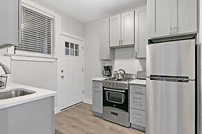 Lively Rejuvenating 1BR Apt in Lake View