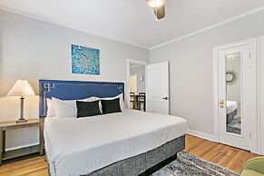 Lively Rejuvenating 1BR Apt in Lake View