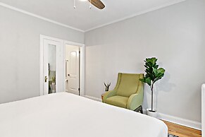 Lively Rejuvenating 1BR Apt in Lake View
