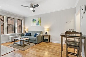 Lively Rejuvenating 1BR Apt in Lake View