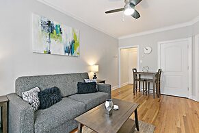 Lively Rejuvenating 1BR Apt in Lake View