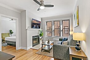 Lively Rejuvenating 1BR Apt in Lake View