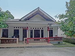 SPOT ON 91982 Dani HomestayNearSesaot Lodge