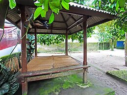 SPOT ON 91982 Dani HomestayNearSesaot Lodge