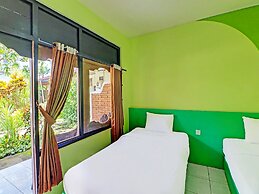 Super OYO 91870 Warna Kedaton