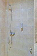 Super OYO 91870 Warna Kedaton