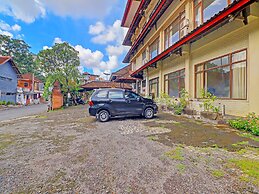 Super OYO 91870 Warna Kedaton