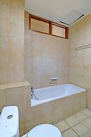 Super OYO 91870 Warna Kedaton