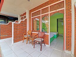 Super OYO 91870 Warna Kedaton