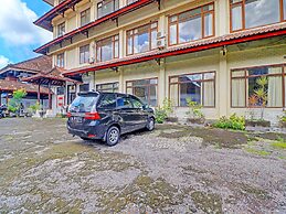 Super OYO 91870 Warna Kedaton