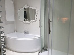 Tropical Garden Oasis