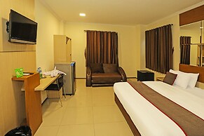 Super OYO Townhouse OAK Hotel Fiducia Serpong