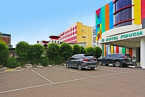 Super OYO Townhouse OAK Hotel Fiducia Serpong