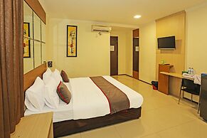 Super OYO Townhouse OAK Hotel Fiducia Serpong