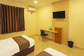 Super OYO Townhouse OAK Hotel Fiducia Serpong