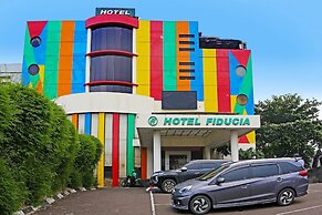 Super OYO Townhouse OAK Hotel Fiducia Serpong