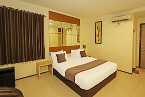Super OYO Townhouse OAK Hotel Fiducia Serpong